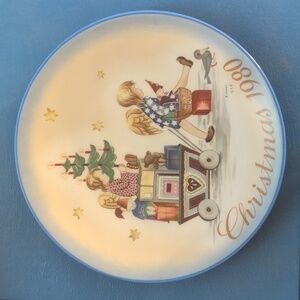 Vintage Christmas 1980 "Parade into Toyland" Collector's Plate